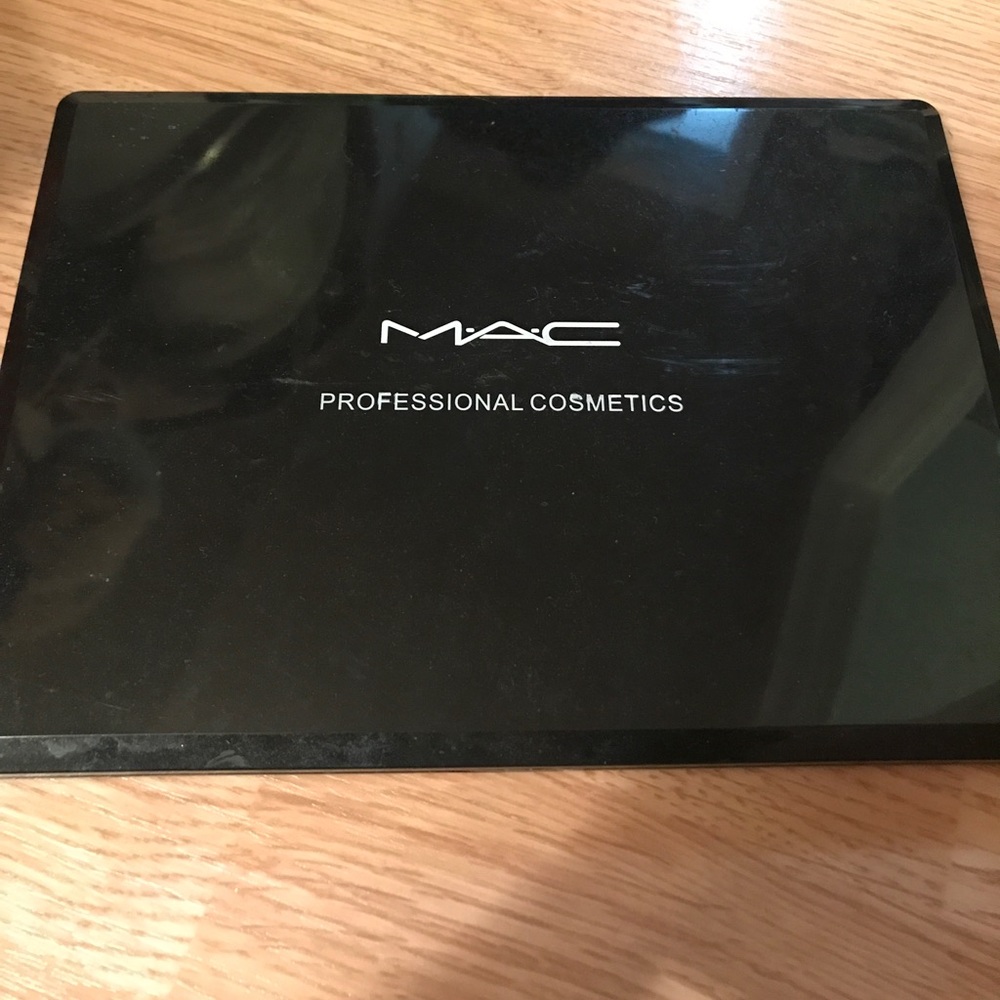 Mac Professional Cosmetics